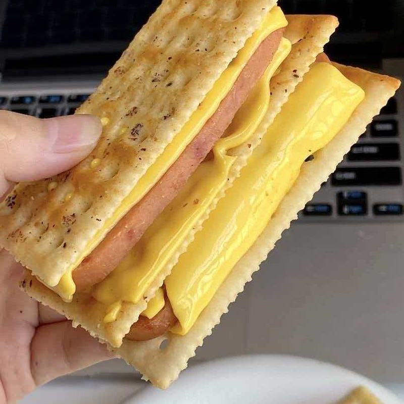 Bánh quy Soda Giăm bông Truffle đen
